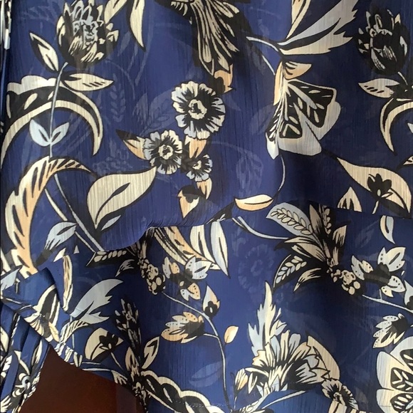 Lone sleeve blouse - Picture 3 of 4